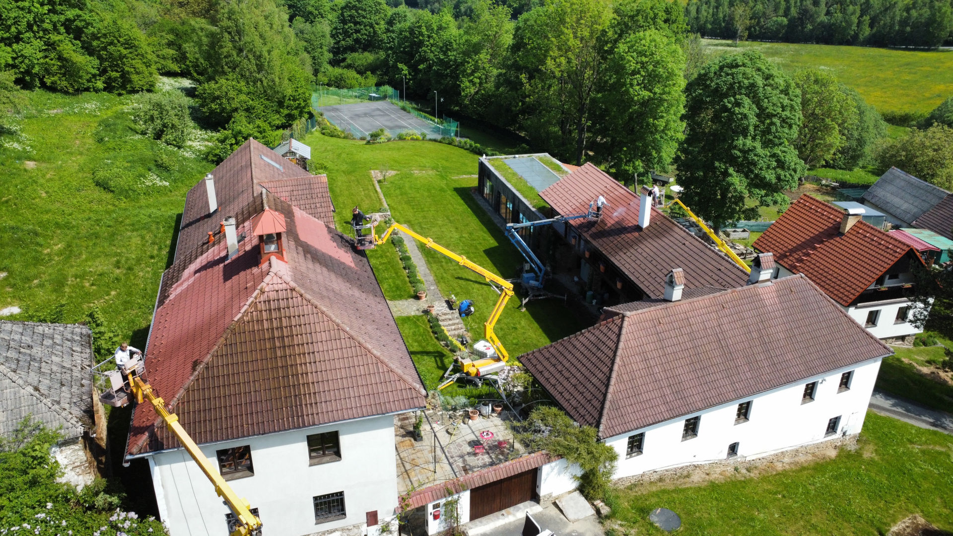 Ummak - čištění fasád, střech a dlažeb